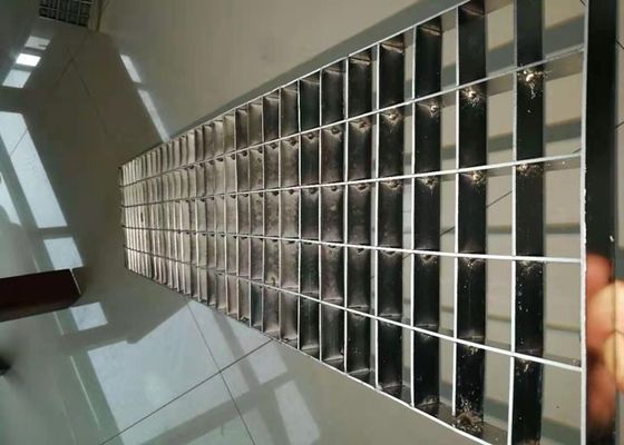 الفولاذ المقاوم للصدأ 316 شريط مجلفن صريف منصة صريف معدنية غير قابلة للاشتعال
