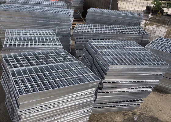Q235 مسنن تراجع الساخنة المجلفن الصلب صريف منصة 65x5mm
