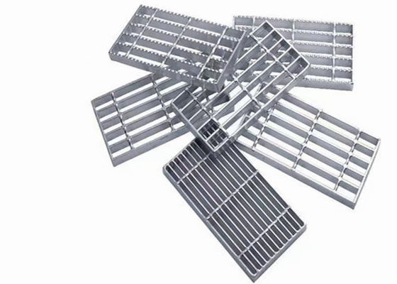 الحماية من الصدأ الصلب الملحوم مقضب 32x5mm مربع مسنن غير قابل للانزلاق