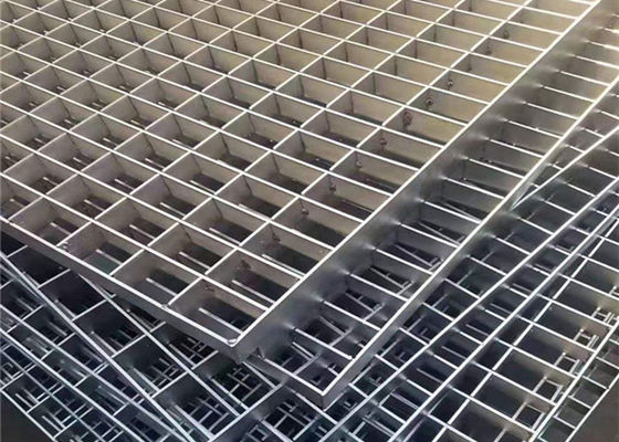 المضادة للتآكل الصلب الملحومة مقضب 40 * 3 مم الألومنيوم شبكة الأرضيات المعدنية