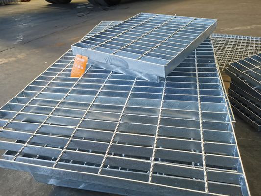 المضادة للانزلاق مثقوبة درج معالجته الصلب صريف تراجع الساخنة المجلفن 65X5mm