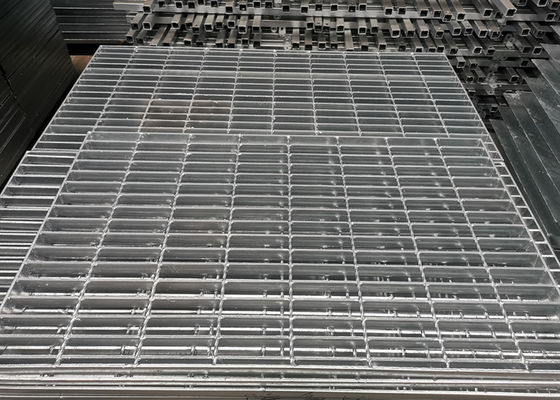 1000mm × 6000mm تراجع الساخنة الصلب المجلفن مقاومة الانزلاق الصلب الملحومة صريف