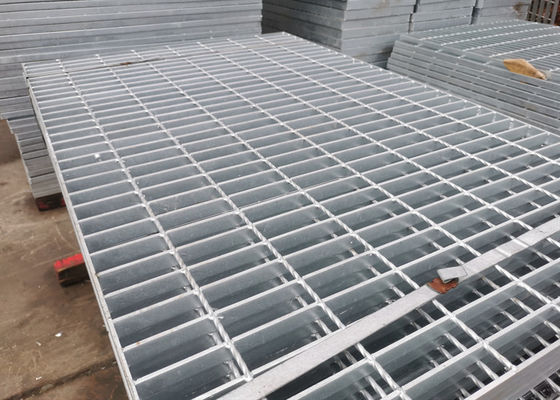 1000mm × 6000mm تراجع الساخنة الصلب المجلفن مقاومة الانزلاق الصلب الملحومة صريف