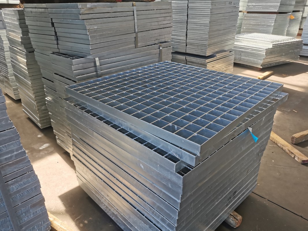 نوع مسطح 76 مم شبكة الصلب المجلفن تبديد الحرارة درج صريف معيار NAAMM